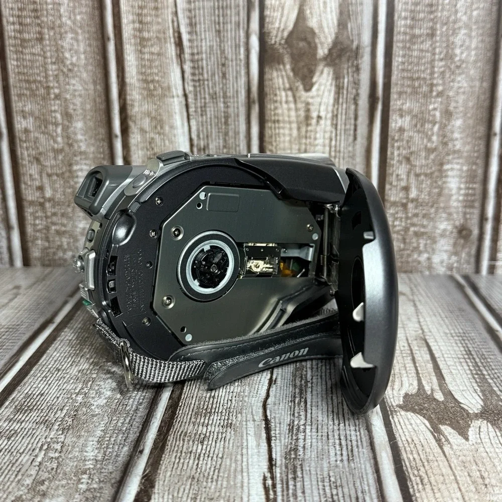 Canon DC220 Optical Zoom DVD Digital Camcorder W/ New Battery and Charger
